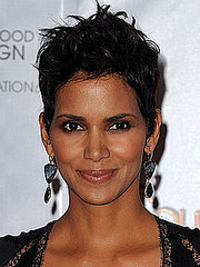 Halle Berry at the 2010 Golden Globe Awards