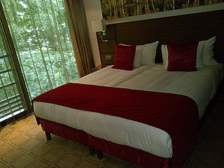 Holiday Inn Offers Human Bed Warmers in UK