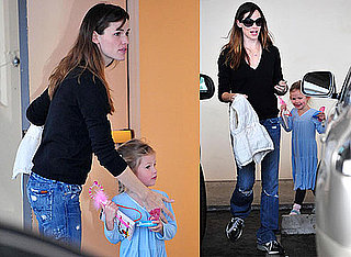Photos of Jennifer Garner Picking Up Violet Affleck From Preschool in LA
