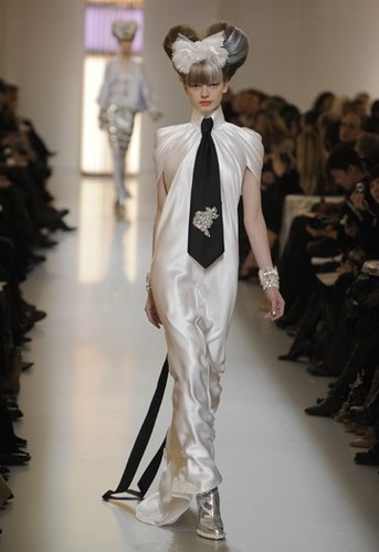 Chanel 2010 Spring Haute Couture Runway Collection