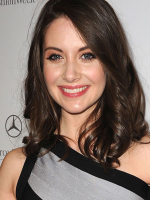 alison brie fashion and hairstyle