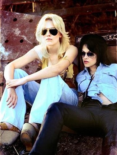 Kristen Stewart and Dakota Fanning
