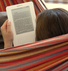 Amazon's Kindle Gets Facebook and Twitter in Latest Software Update