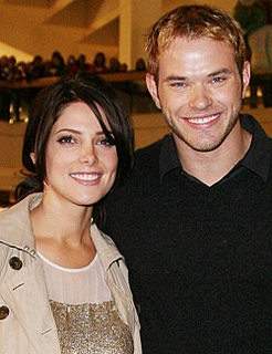 Kellan Lutz and Ashley Greene Hold Up Twilight Breaking Dawn 2010-05-11 10:30:06
