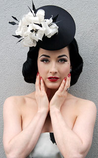 The Lipstick Portraits Exhibition 2010-05-13 06:01:17