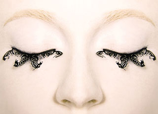 Fake Eyelashes Made of Paper 2010-05-17 13:00:00