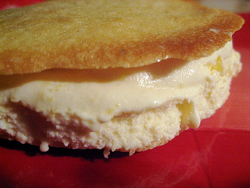 Summer of Sandwiches: Peach Ice Cream With Ginger Cookies