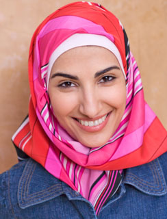 Iranian Women Now Second Largest Makeup Buyers in the Middle East