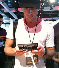 Ryan Phillippe Playing With Nintendo 3DS at E3 2010 Ryan Phillippe Playing With Nintendo 3DS at E3 2010