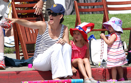 Pictures of Jennifer Garner, Violet Affleck and Seraphina Affleck 2010-07-05 20:43:46 Pictures of Jennifer Garner, Violet Affleck and Seraphina Affleck 2010-07-05 20:43:46