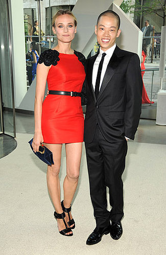 Wearing his red-hot creation, Diane posed with designer Jason Wu at the 2009 CFDA Awards.
Wearing his red-hot creation, Diane posed with designer Jason Wu at the 2009 CFDA Awards.