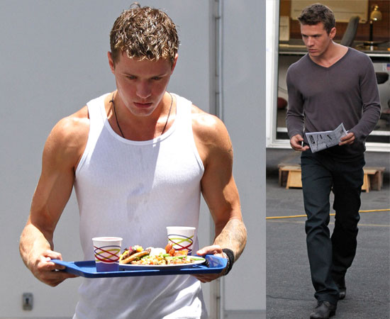 Ryan Phillippe Showing Off His Muscles On Set Of The Lincoln Lawyer 2010-07-15 18:00:02 Ryan Phillippe Showing Off His Muscles On Set Of The Lincoln Lawyer 2010-07-15 18:00:02