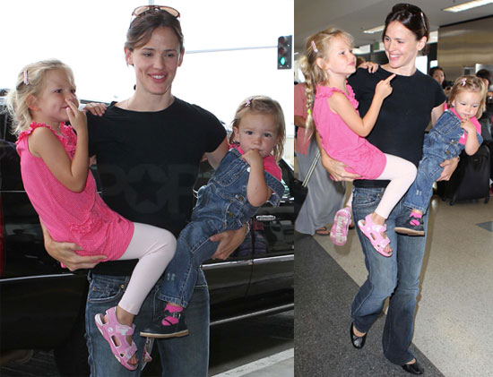 Pictures of Jennier Garner with Violet and Seraphina