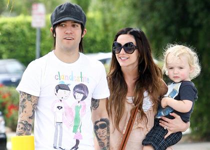Ashlee, Pete and Bronx were spotted running errands around Sherman Oaks, California on Sunday (July 25).