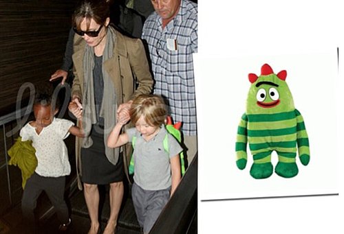 Pictures of Angelina Jolie, Shiloh Jolie-Pitt, Zahara Jolie-Pitt