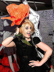 Spring '11: Kelly's Full Bloom!...From the exclusive parties to the stylish front row, see which Hollywood A-listers lived it up