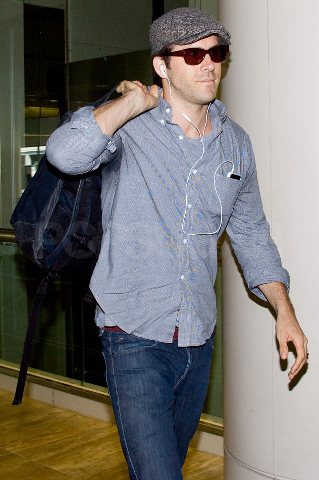 Pictures of Ryan Reynolds at LAX Pictures of Ryan Reynolds at LAX