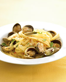 Fast and Easy Recipe For Linguine With White Clam Sauce