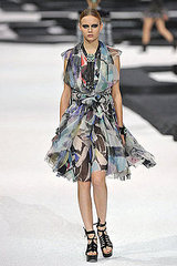 Spring 2011 Paris Fashion Week: Chanel 2010-10-05 07:02:49