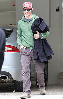 Pictures of Peter Facinelli Running Errands Around LA in a Dos Equis Hat