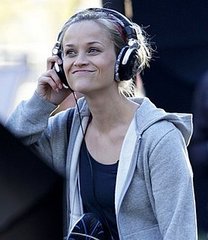 Pictures of Reese Witherspoon Wearing Skullcandy Headphones Pictures of Reese Witherspoon Wearing Skullcandy Headphones