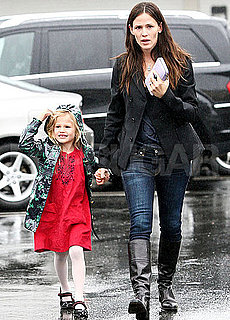 Pictures of Jennifer Garner and Violet Getting Ice Cream in the Rain