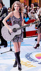 Pictures of Taylor Swift Performing on the Today Show in NYC