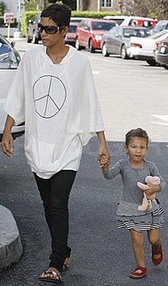 Halle Berry Style 2010-11-02 18:30:30