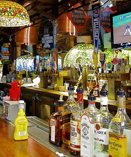 Cocktail Historian Martin Cate Explores the Fern Bar of the 1970s