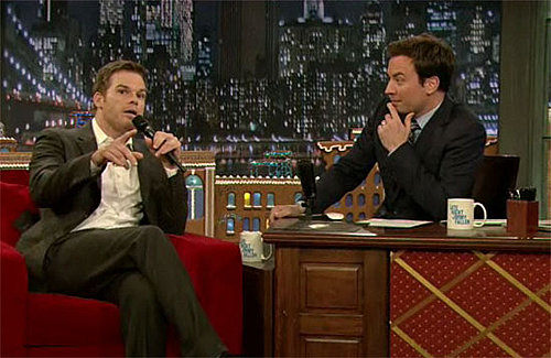 Video Michael C. Hall Singing Santa Claus Is Comin' to Town