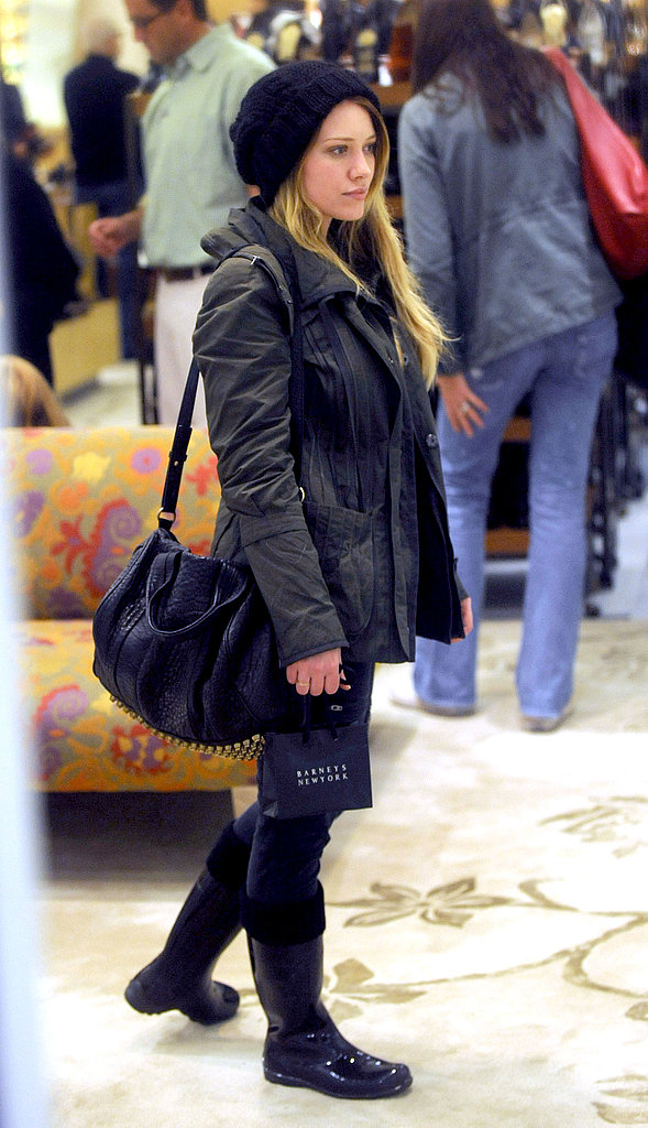 Hilary Duff Takes Care of Her Holiday Shopping in Style Hilary Duff Takes Care of Her Holiday Shopping in Style