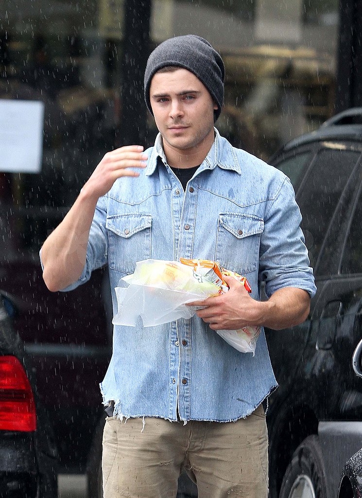 Single Zac Efron Steps Out For Lunch at Subway Single Zac Efron Steps Out For Lunch at Subway
