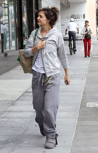 Katie Holmes Returns to the West Coast and Her Gym-Loving Ways Katie Holmes Returns to the West Coast and Her Gym-Loving Ways