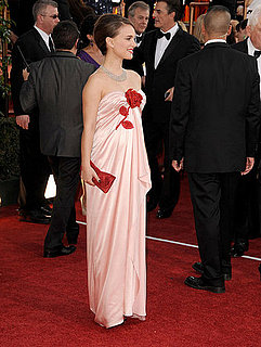 Pictures of Natalie Portman in Viktor and Rolf at the 2011 Golden Globe Awards 2011-01-16 16:28:03