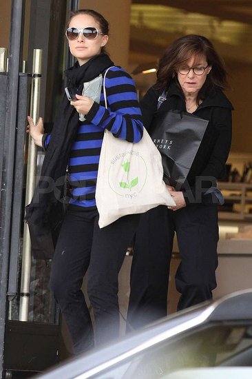 Pictures of Natalie Portman Shopping at Barneys With Her Parents in LA Before the No Strings Attached Premiere Pictures of Natalie Portman Shopping at Barneys With Her Parents in LA Before the No Strings Attached Premiere
