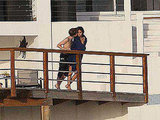 Fotos de Justin Bieber e Selena Gomez no maior love circulam na internet