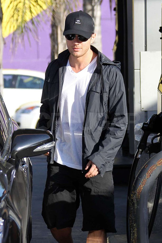Pictures of Ryan Phillippe Filling Up at a Gas Station in LA Pictures of Ryan Phillippe Filling Up at a Gas Station in LA