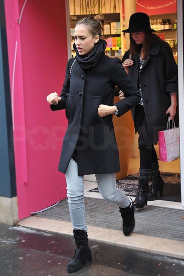 Jessica Alba Pushes Through Jet Lag and Finds Her Second Wind to Shop Jessica Alba Pushes Through Jet Lag and Finds Her Second Wind to Shop