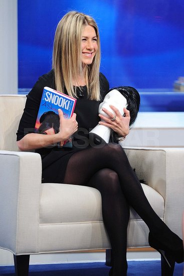 Jennifer Aniston Gets Showered With Snooki Gifts on The Early Show Jennifer Aniston Gets Showered With Snooki Gifts on The Early Show