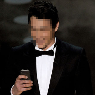 Celebrities at the Oscars With Their Gadgets Celebrities at the Oscars With Their Gadgets