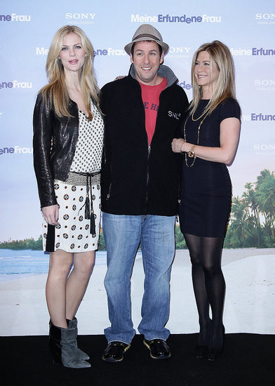 Pictures of Jennfier Aniston, Brooklyn Decker, Adam Sandler at Just Go With It Berlin Photocall 2011-02-21 06:36:49