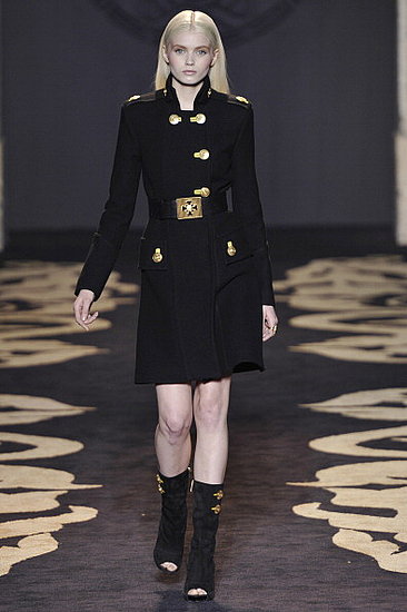2011 Fall Milan Fashion Week Review: Versace 2011-02-28 13:39:36 2011 Fall Milan Fashion Week Review: Versace 2011-02-28 13:39:36