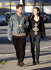 Pictures of Amy Adams and Darren Le Gallo Out For Lunch and Visiting a Mechanic in LA
