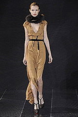 Fall 2011 Paris Fashion Week: Roland Mouret 2011-03-04 12:26:23