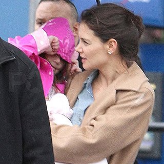 Pictures of Katie Holmes and Suri Cruise in Rainy NYC