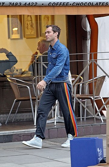 Jude Law Returns to London and Wastes No Time Getting a New Lady Friend Jude Law Returns to London and Wastes No Time Getting a New Lady Friend