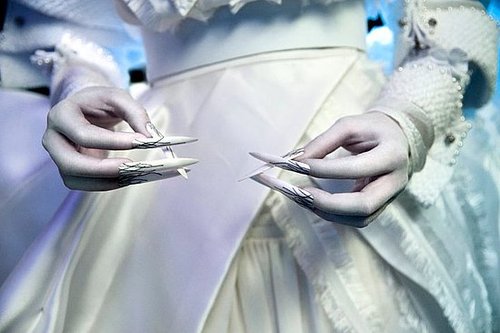 Katy Perry Has Wild Nails For Her New Video 2011-03-25 10:44:55