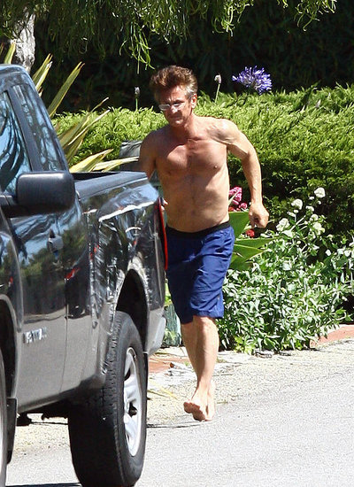 Shirtless Sean Penn Paddle Boards Solo Without Scarlett Shirtless Sean Penn Paddle Boards Solo Without Scarlett