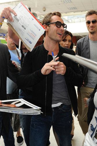 Jude Law Receives a Warm Welcome by Fans to Cannes Jude Law Receives a Warm Welcome by Fans to Cannes