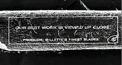 Gillette Uses an Electron Microscope to Write an Ad on a Single Human Hair 2011-06-13 10:21:32